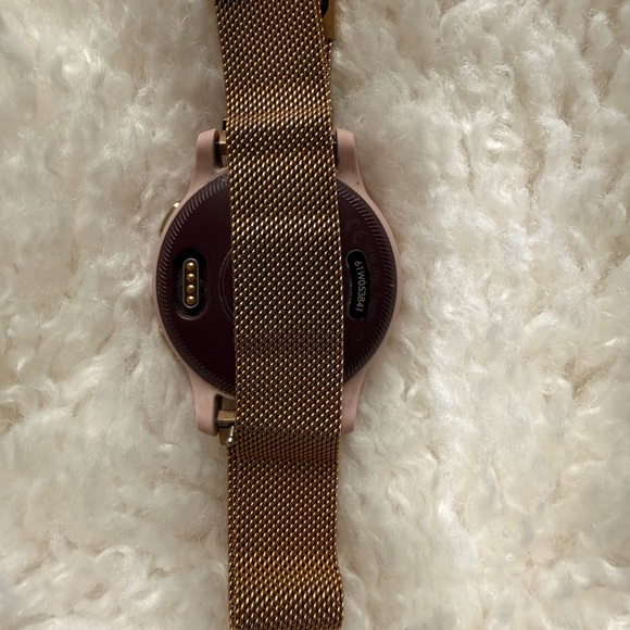 Garmin vivoactive 4S Smartwatch - Dust Rose & Gold w/ Upgraded Mesh Band - Picture 6 of 6